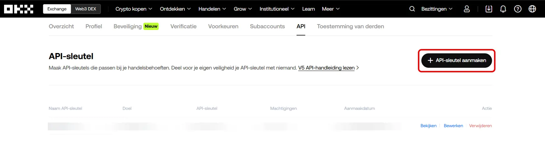 Het interface van OKX met een aanduiding van de API aanmaak knop